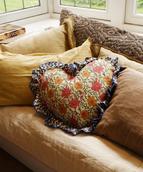 DG Evy Heart Pillow