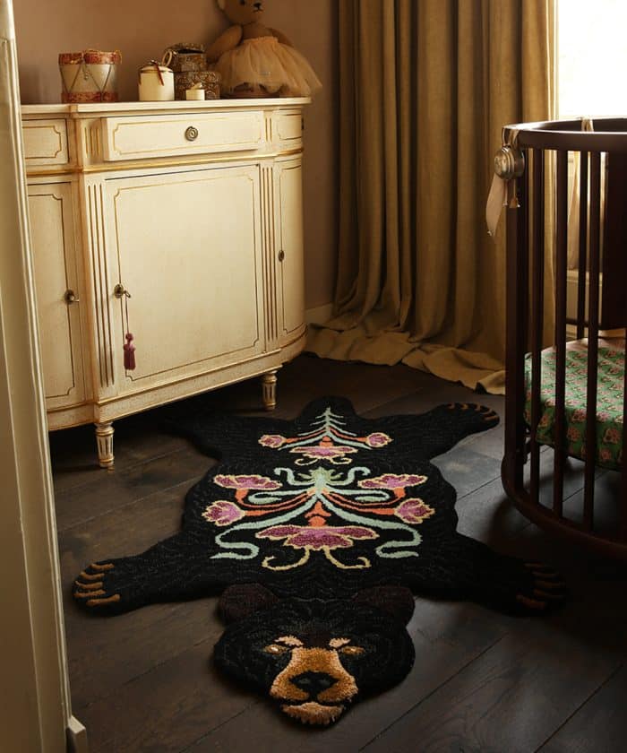 DG Blooming Black Bear Rug Large