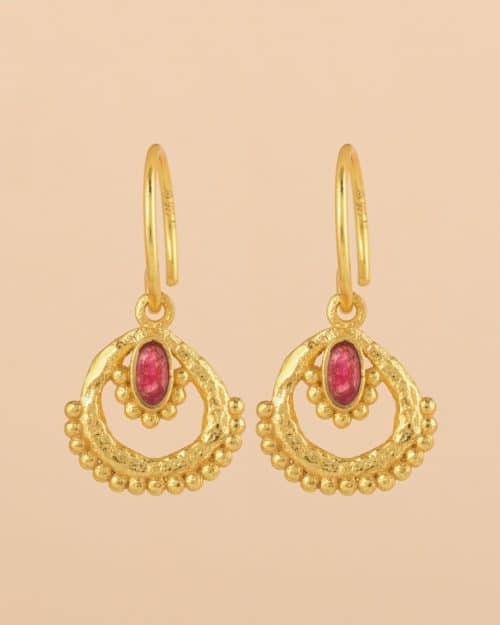 MJ earring hanging Cyclamen oval ruby