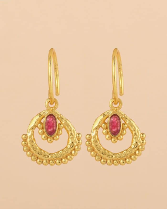 MJ earring hanging Cyclamen oval ruby