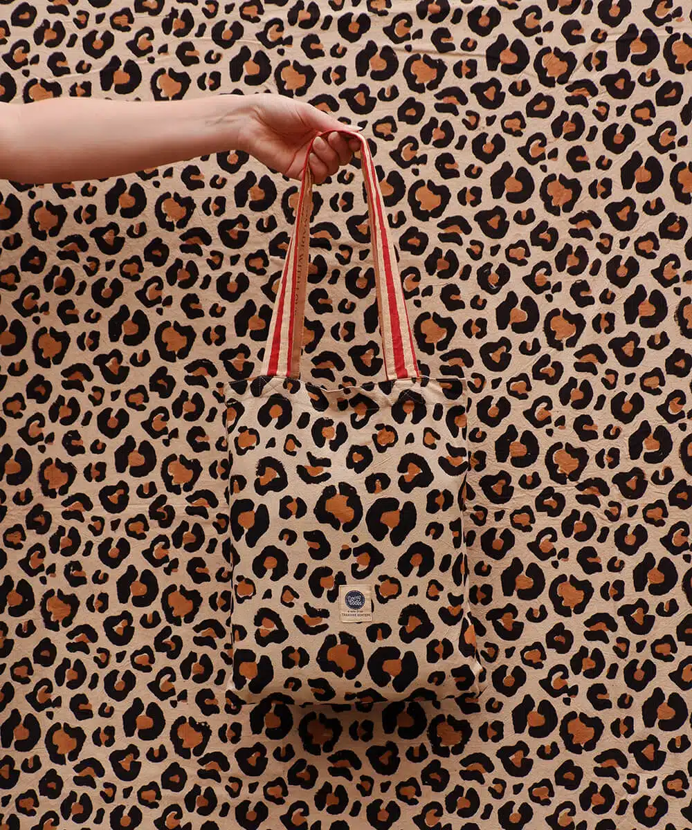 Leopard Single Throw in Tote Bag