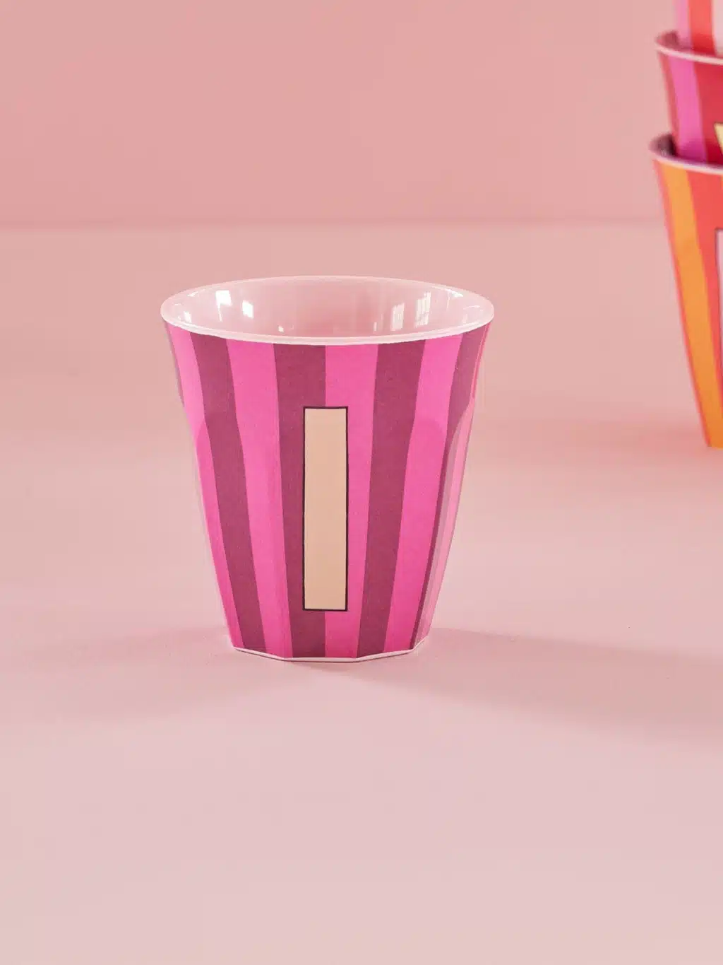 Alfabet beker I roze streep