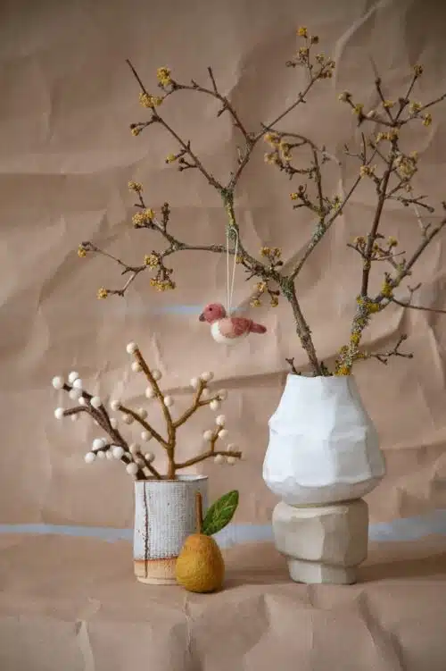 Vilten mini takje met witte besjes