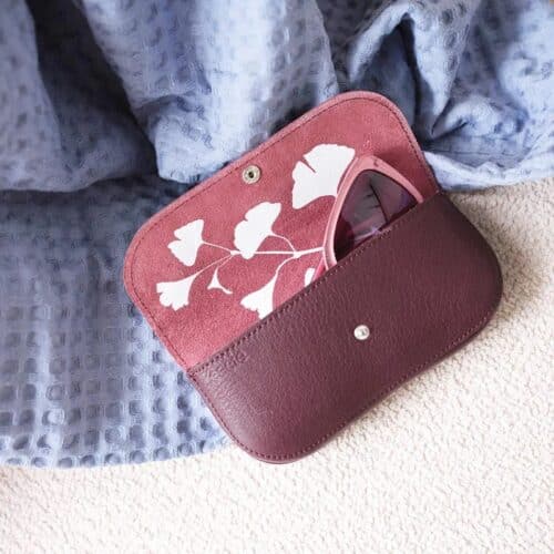 Brillenhoes Leer Sunny Greetings aubergine